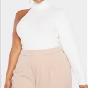 PLT:Ivory 1 shoulder sleeve sweater